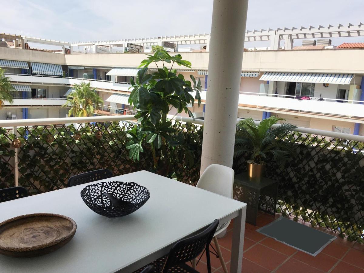 Superbe Appartement Avec Solarium Et Piscine Communautaire Росес Екстериор снимка