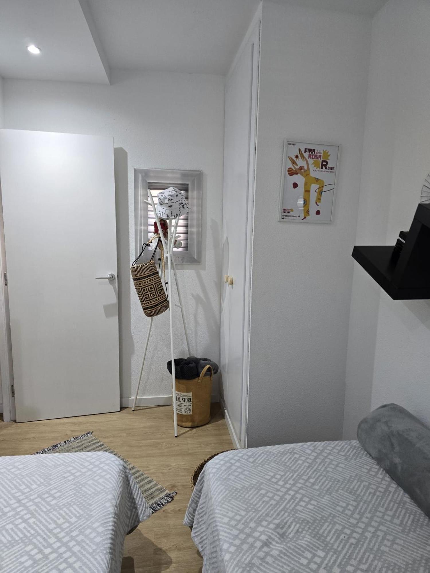 Superbe Appartement Avec Solarium Et Piscine Communautaire Росес Екстериор снимка